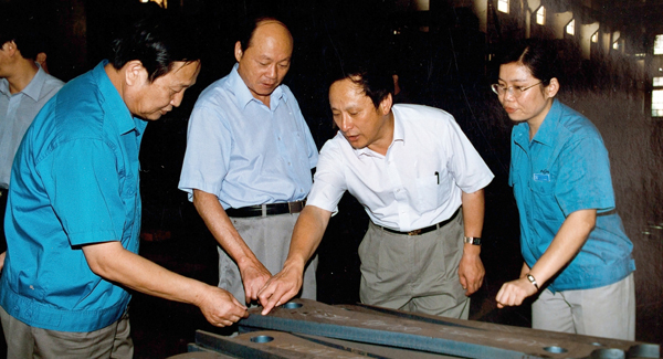 新一屆領(lǐng)導(dǎo)班子上任，掀開(kāi)徐工變革發(fā)展新篇章