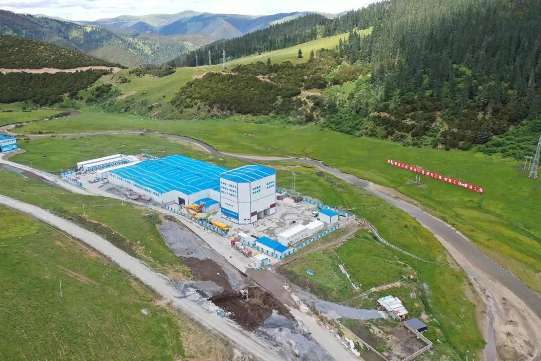 “站”立高原！徐工攪拌站助力川藏線建設(shè)！