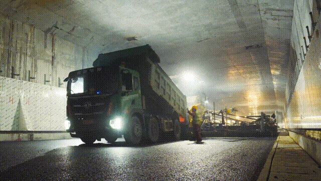 開車穿越海底！徐工又干了個(gè)大灣區(qū)超級(jí)工程！