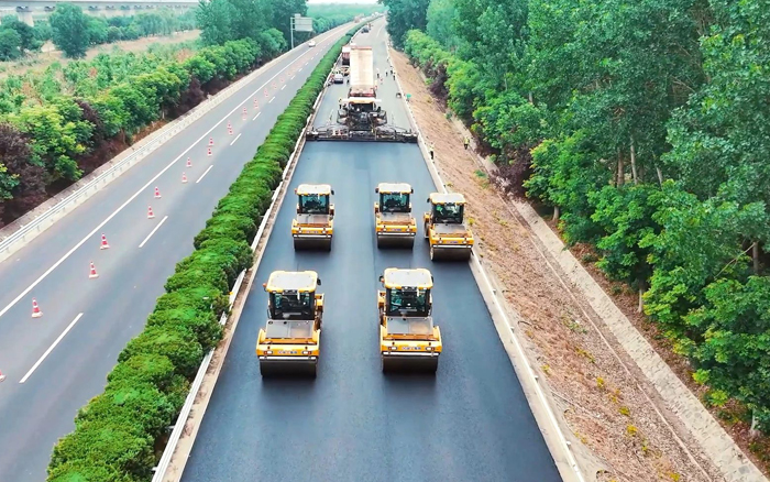 徐工數(shù)字化智能集群——連霍高速養(yǎng)護(hù)工程顯實(shí)力！