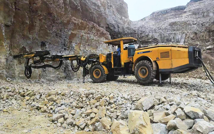 “化水為電”，徐工鑿巖臺(tái)車(chē)提速水電站擴(kuò)機(jī)工程