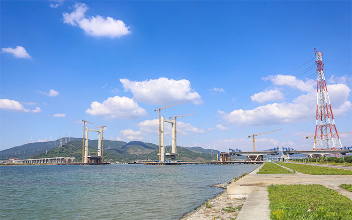 “牽手”群島！徐工塔機助力世界級跨海連島工程刷新“進度條”