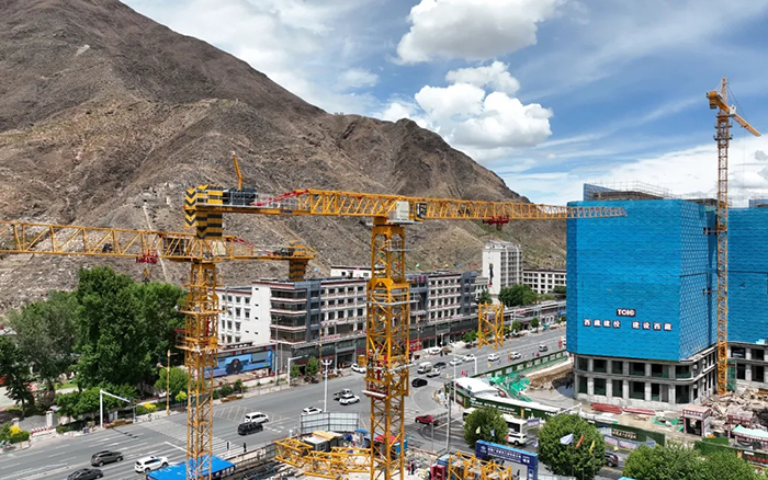 海拔4500米！ 徐工XGT600A-25S 奮戰(zhàn)“日光之城”