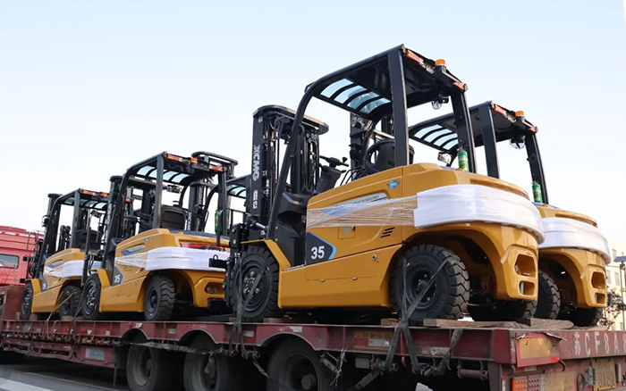 開門紅！百余臺(tái)徐工新能源叉車赴廣東→