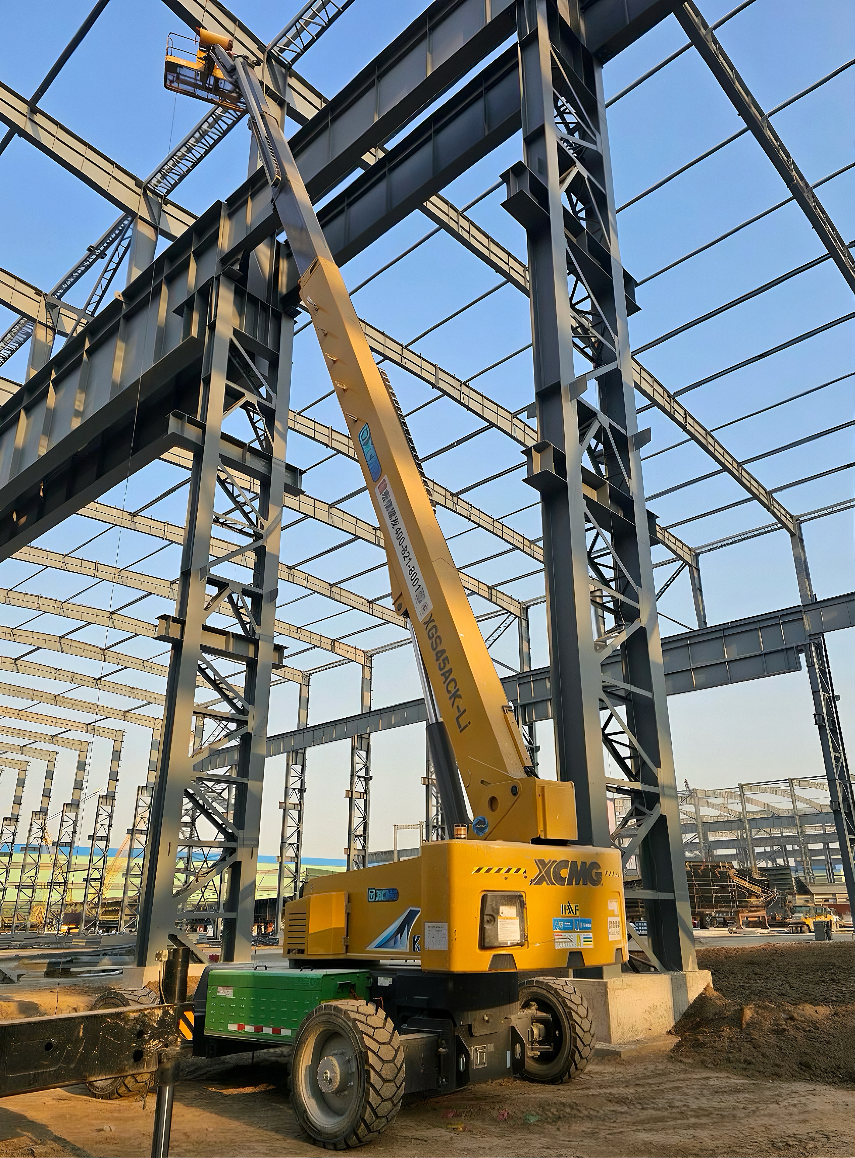 直沖云霄！徐工電動(dòng)“擎天柱”助力江蘇新時(shí)代造船車間“智”造升級(jí)