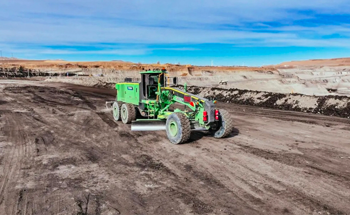 全國(guó)首臺(tái)！礦用大功率純電動(dòng)平地機(jī)震撼登場(chǎng)！