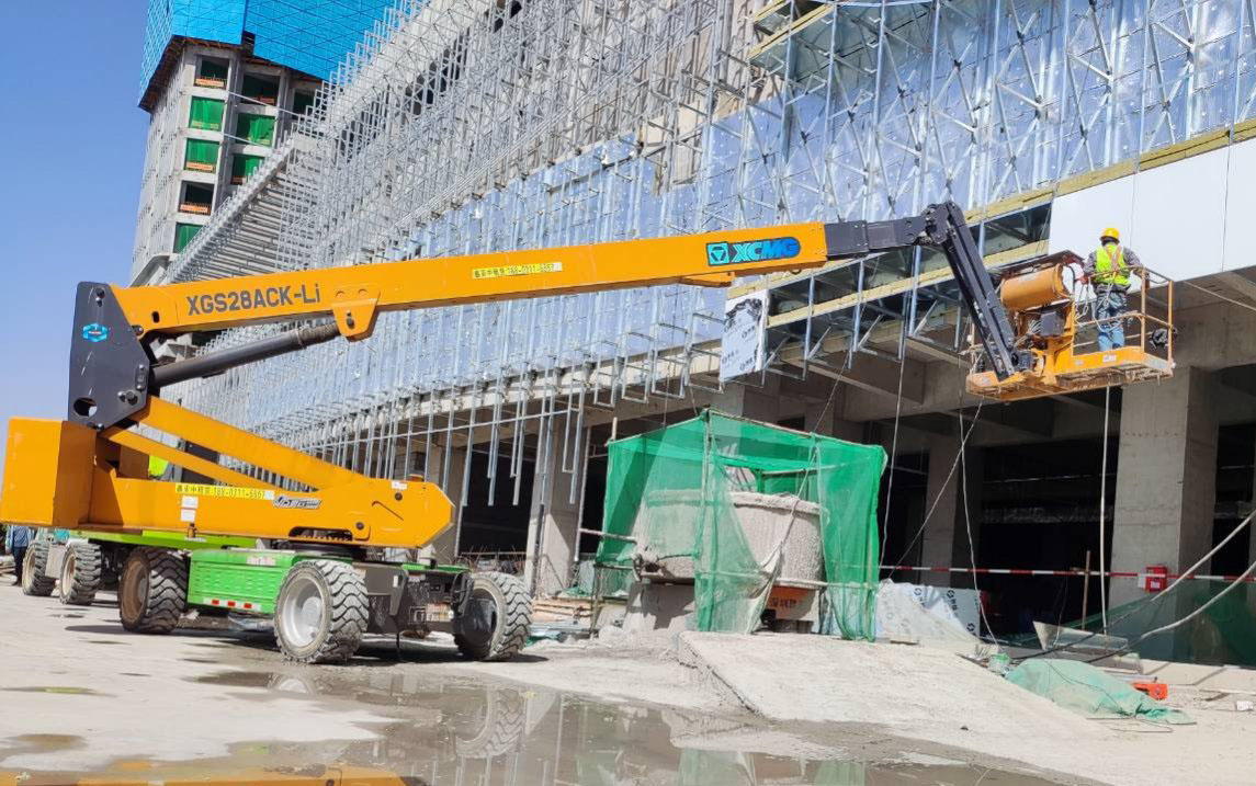 徐工高空利器，為河北邢臺(tái)某新能源廠房建設(shè) “加速”