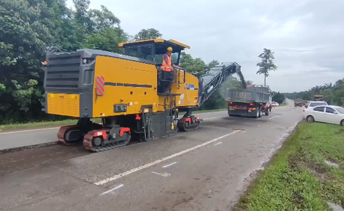 徐工成套道路機(jī)械油面施工，這次在馬來西亞！