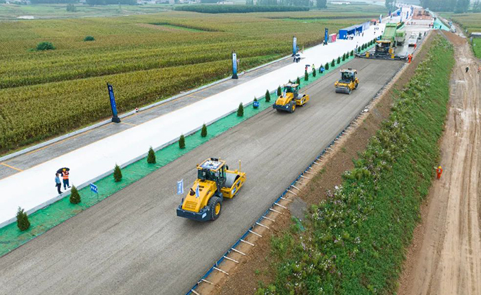 全場(chǎng)景智慧賦能，徐工水穩(wěn)層施工更便捷、更精準(zhǔn)！