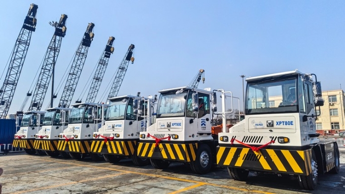 新車交付忙！徐工新能源重載牽引車以多維優(yōu)勢賦能大宗貨物智慧轉(zhuǎn)運