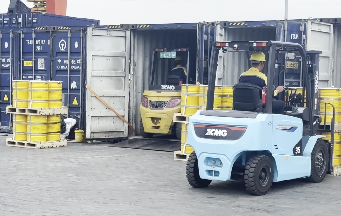 徐工雙系列叉車硬核助力！寧夏鐵路貨運(yùn)站跑出高效運(yùn)輸加速度