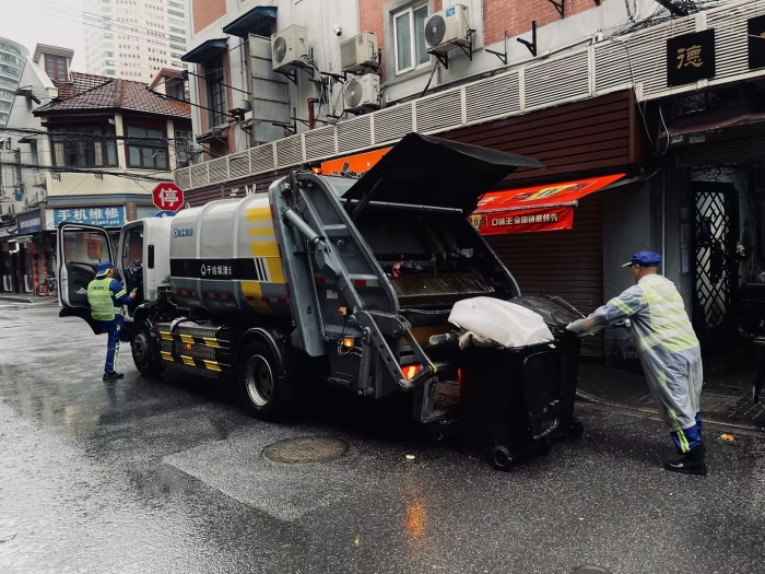 南京東路人流如織垃圾多？徐工XGH5120ZYSXBEV：輕松搞定！