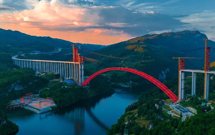 1834米，震撼合龍！ 徐工塔機助力中國再造世界級基建