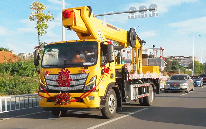 婚車新物種！徐工高空作業(yè)車見證“硬核浪漫”