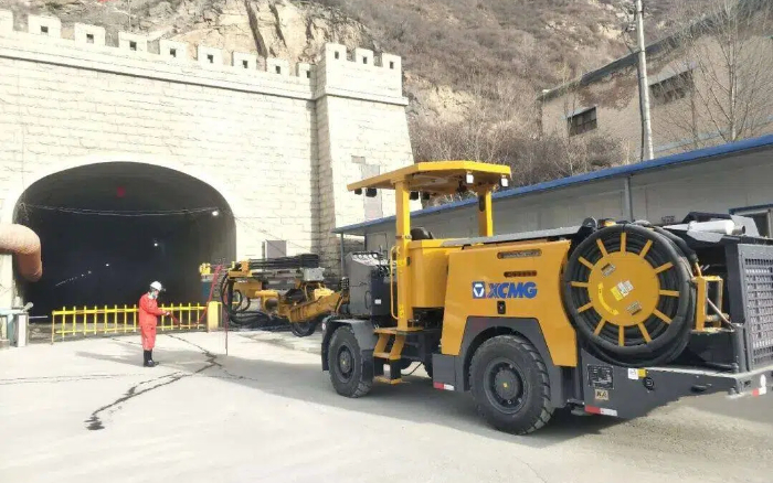 掘進(jìn)鐵礦！徐工掘進(jìn)鉆車(chē)硬核施工