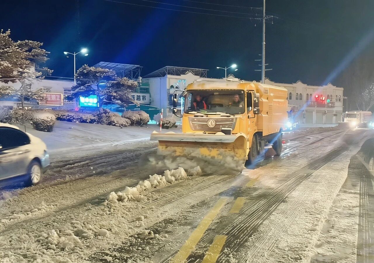 18小時連軸轉(zhuǎn)！徐工除雪設(shè)備硬核出擊保通暢