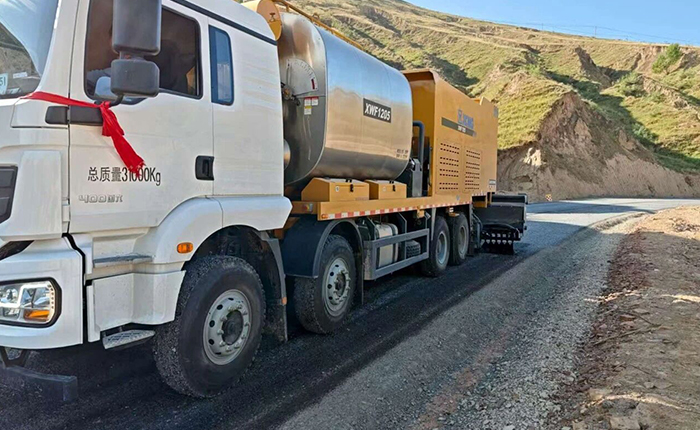 聚焦公路長(zhǎng)壽之道，徐工纖維同步封層車護(hù)航陜西交通新征程