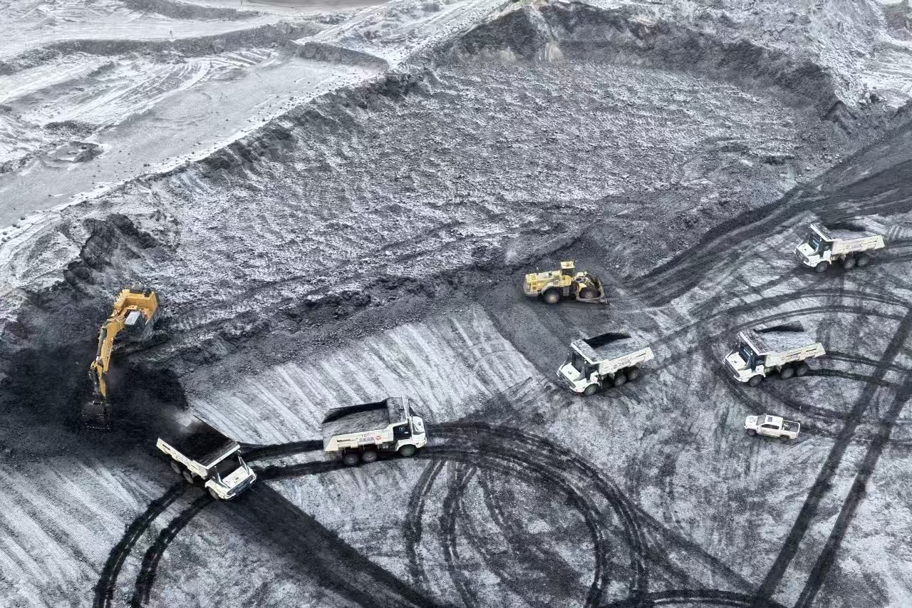 獲得成功！徐工無(wú)人純電礦卡在煤炭運(yùn)輸環(huán)節(jié)混行測(cè)試成效顯著