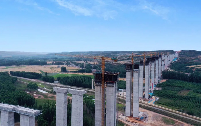 云端大片！看徐工“進擊的巨人”如何“牽線搭橋” ？