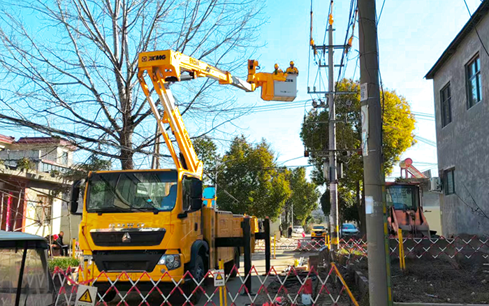 帶電作業(yè)“零打擾”！徐工GKJH18C絕緣斗臂車“護(hù)航”河南鄉(xiāng)村電網(wǎng)
