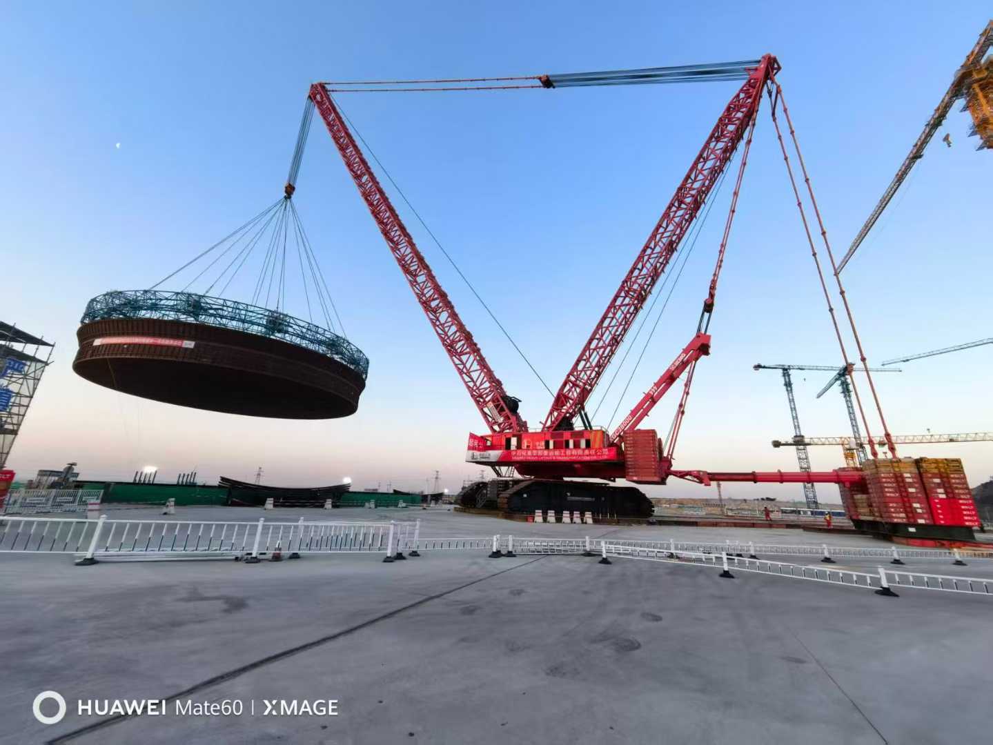 2小時15分鐘能做什么？把核島43米“鋼鐵內(nèi)膽”一次放準(zhǔn)！