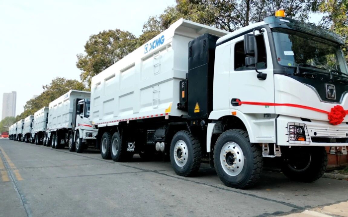 徐工純電動自卸車列隊出海，助力當?shù)孛禾窟\輸綠色轉型